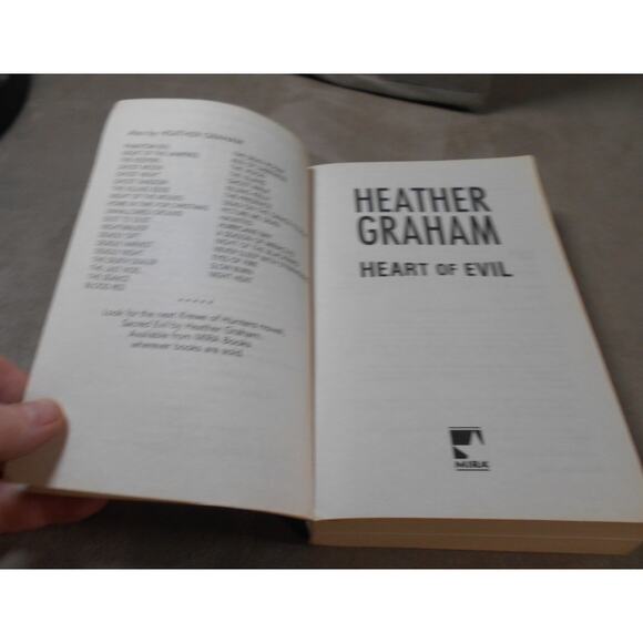 Heart of Evil by Heather Graham Paperback 2011 Krewe of Hunters Book 2 - Picture 4 of 8